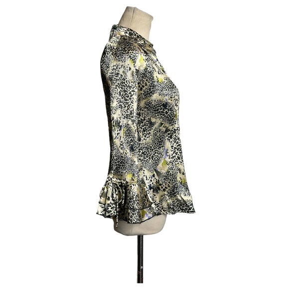 Essentials by Milano animal print pleated button blouse size Small - Picture 2 of 10